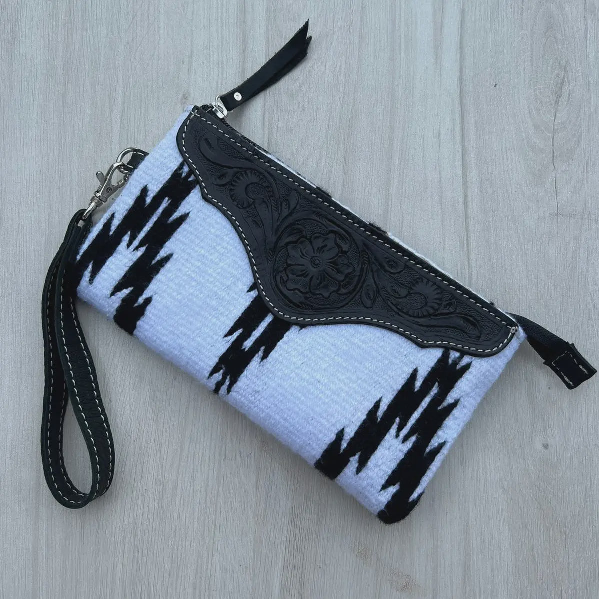 B&W SaddleBlanket Clutch-Tooling